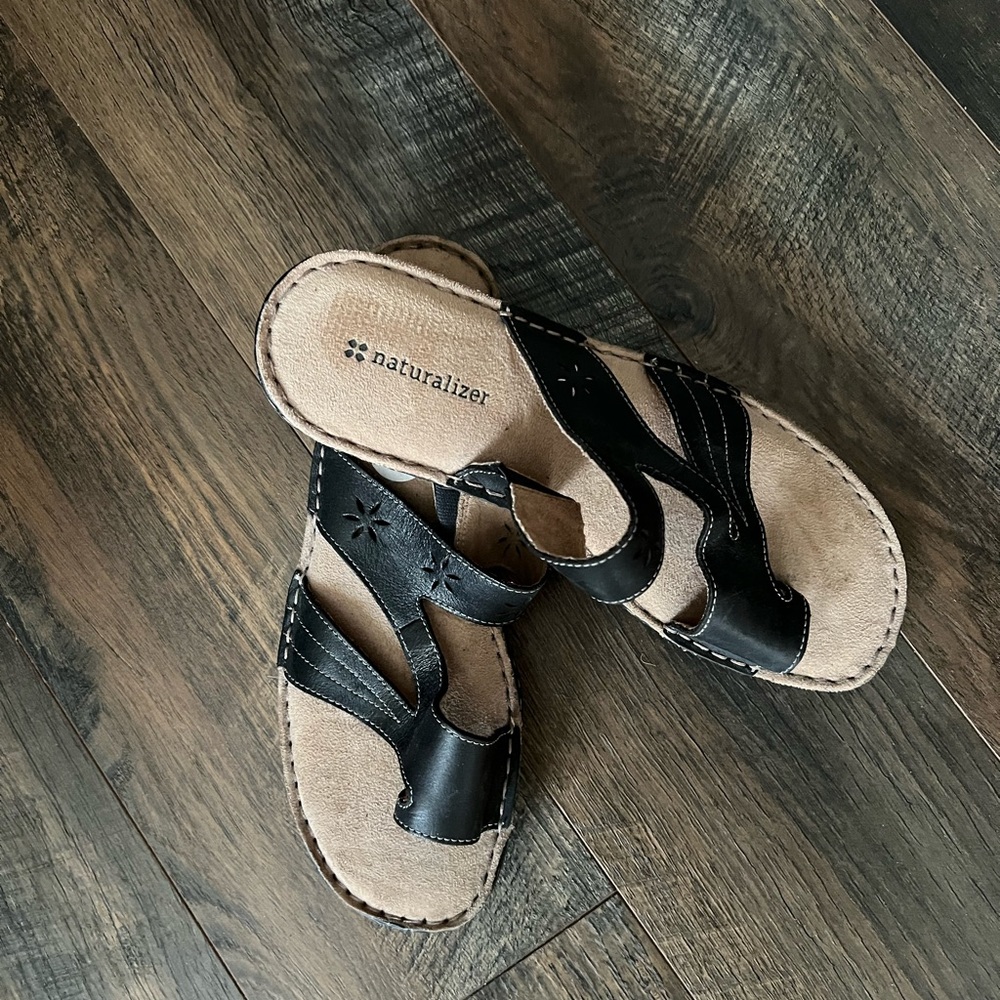 Naturalizer black leather sandals